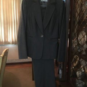 Tahari - Arthur Levine